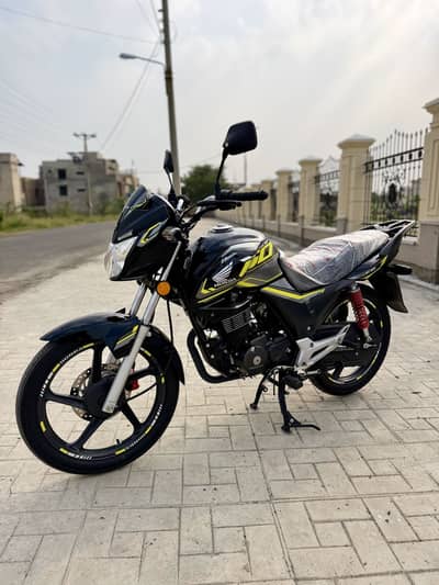 Honda 150 CB-2026 only 2800kms driven 10/10 condition