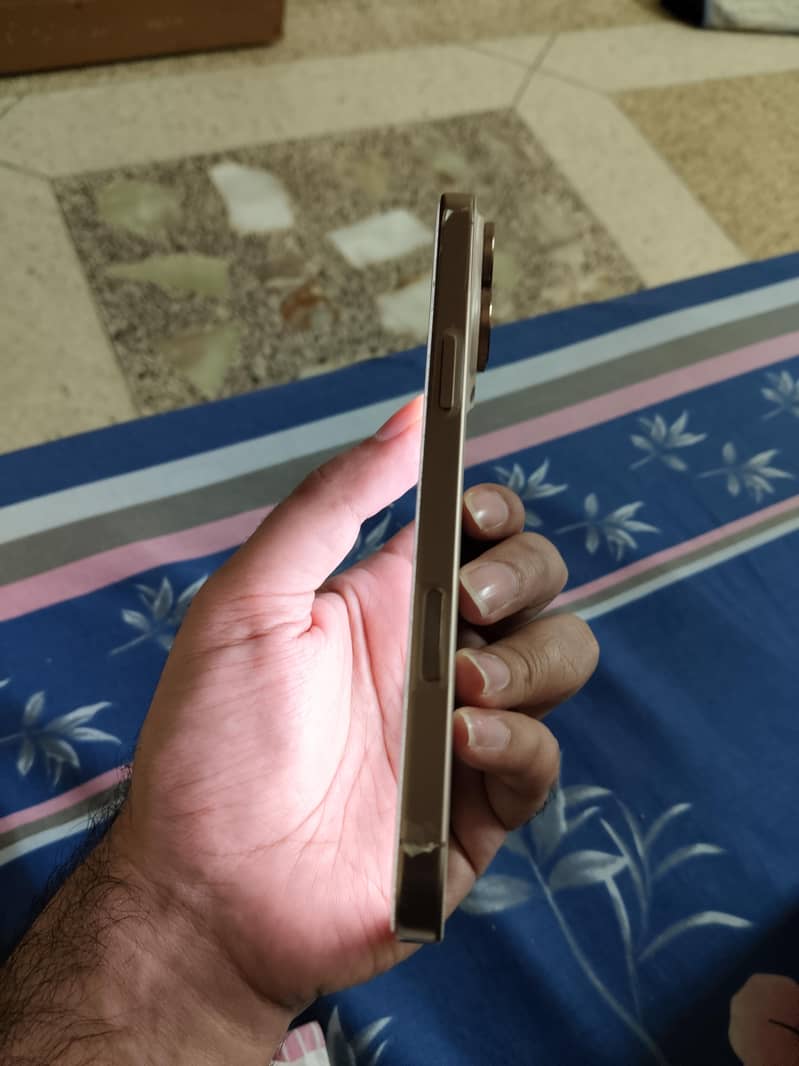 Apple iPhone 16 Pro Max 5