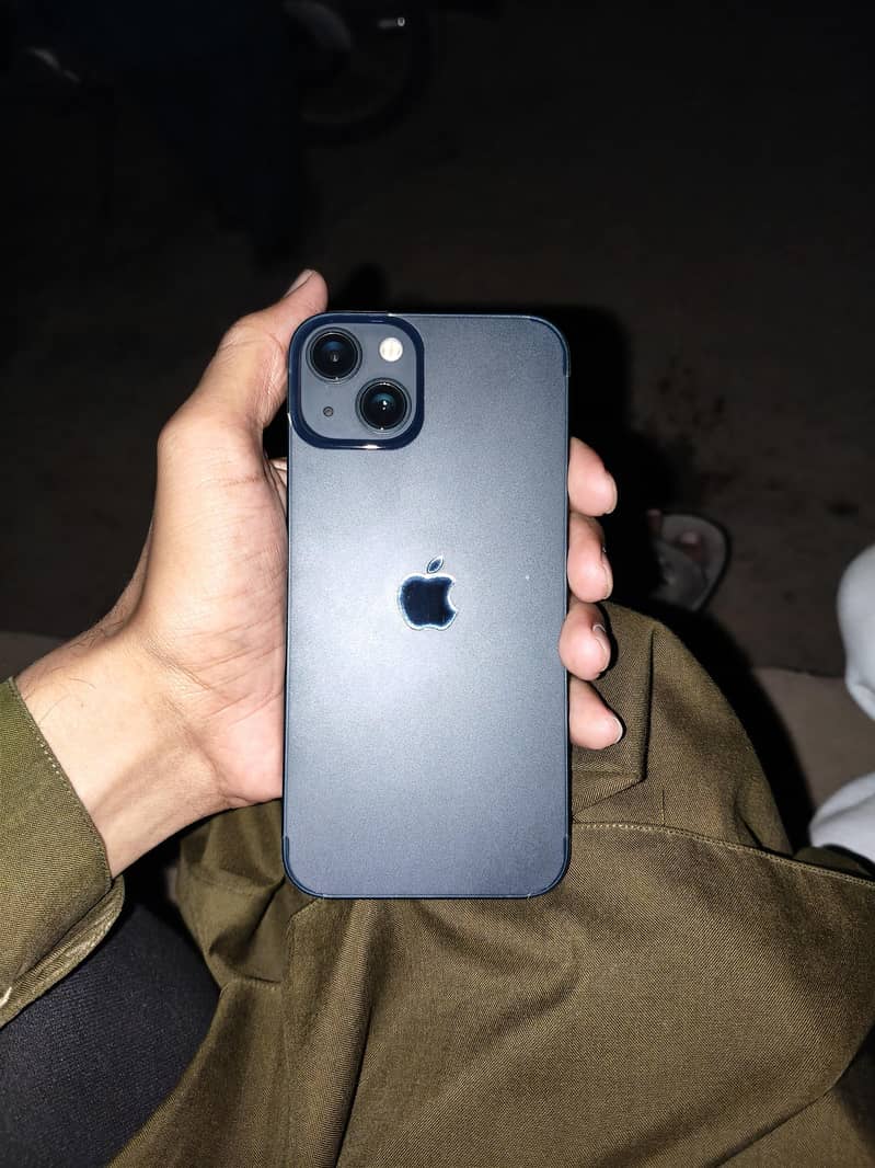 Apple iPhone 13 8