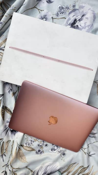 MACBOOK A1534 10/10 CONDITION WITH BOX