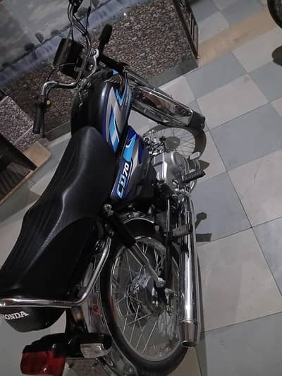 Hondaa 70 2027 Black colour