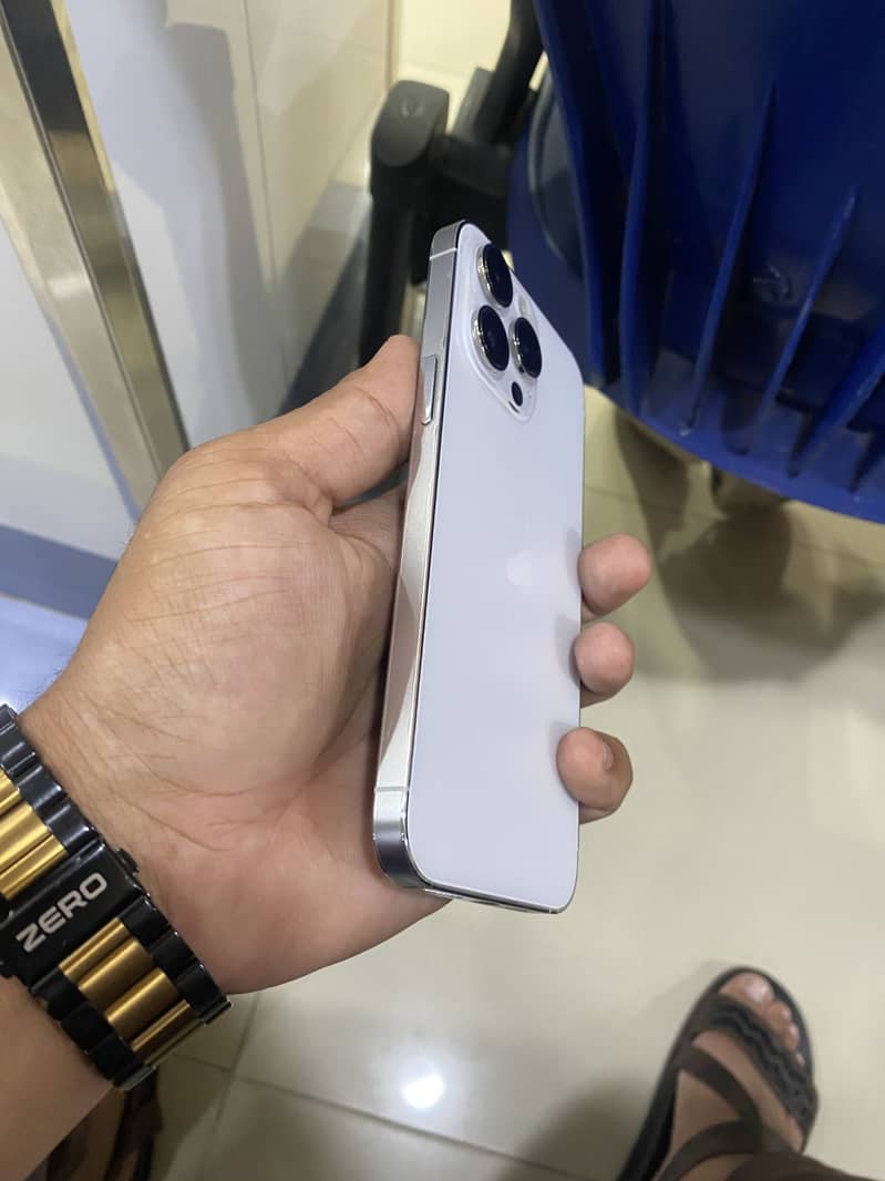 Apple iPhone 14 Pro Max 1