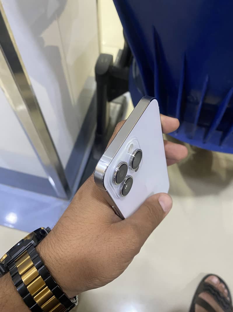 Apple iPhone 14 Pro Max 4