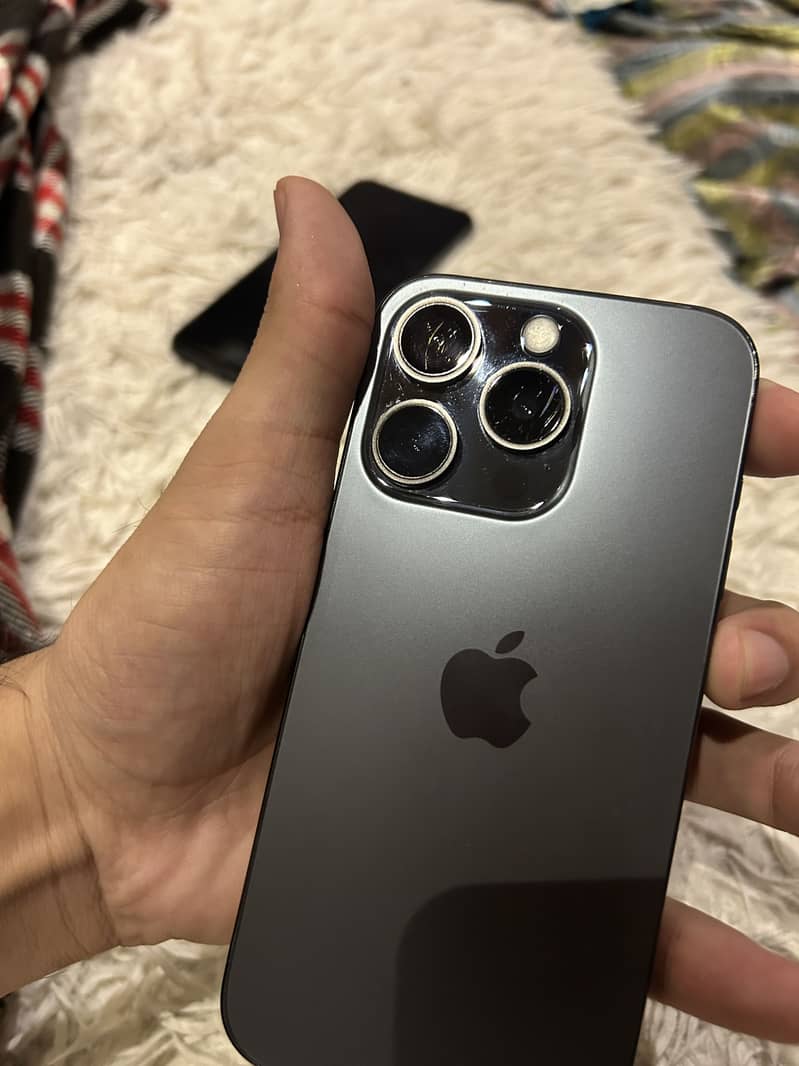 Apple iPhone 15 Pro 4