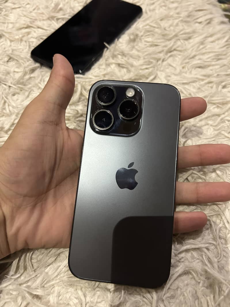 Apple iPhone 15 Pro 0