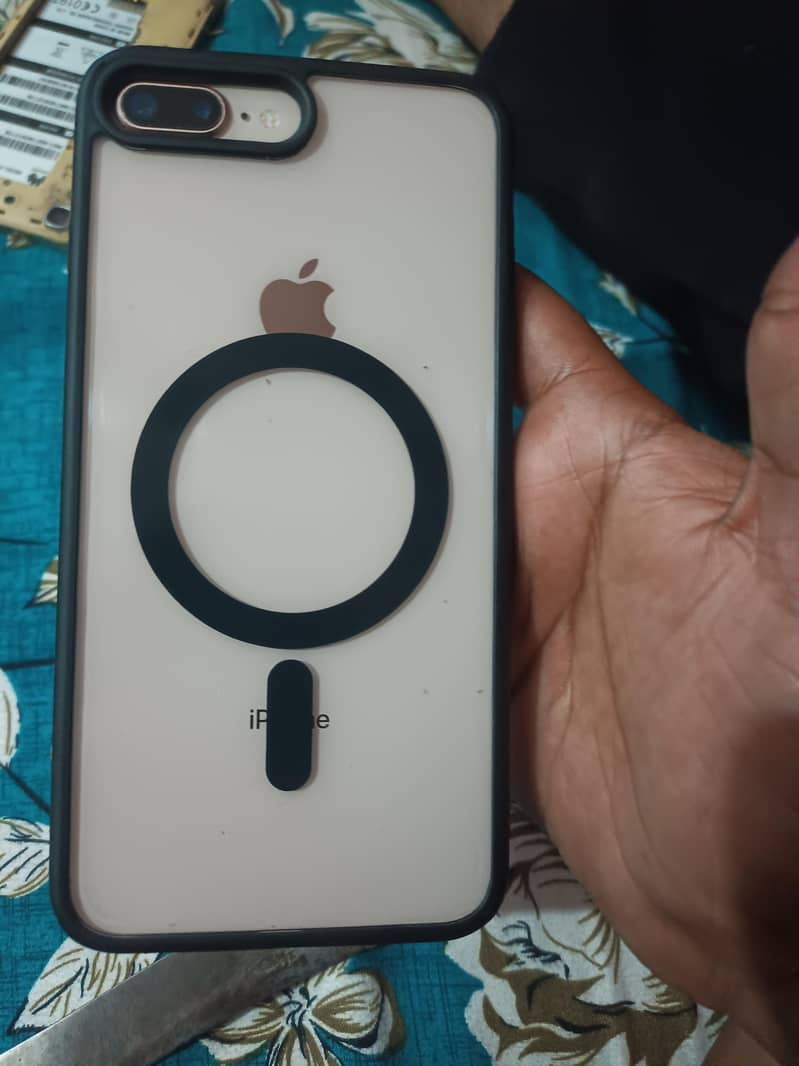 Apple iPhone 8 Plus 1