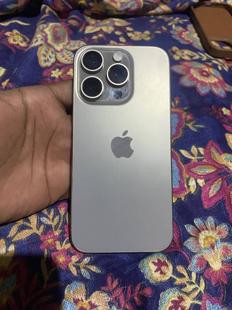Apple iPhone 15 Pro 0