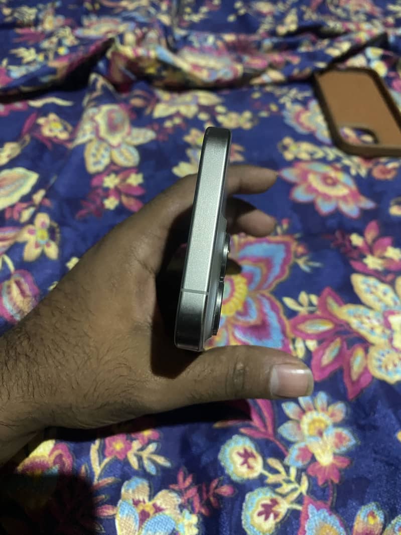 Apple iPhone 15 Pro 1