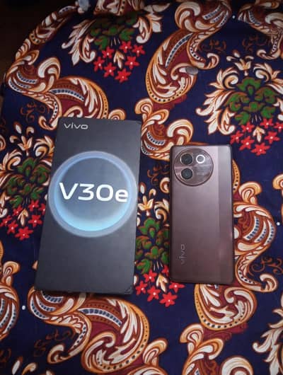 Vivo V30e eg screen 8 256  ph 03307657233
