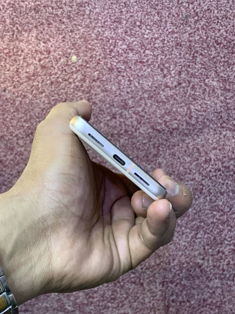 Google Pixel 8 5
