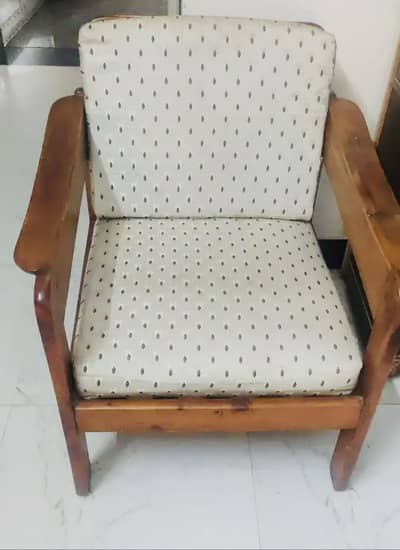 3-1 Wooden Sofa Set in Excellent Condition!!