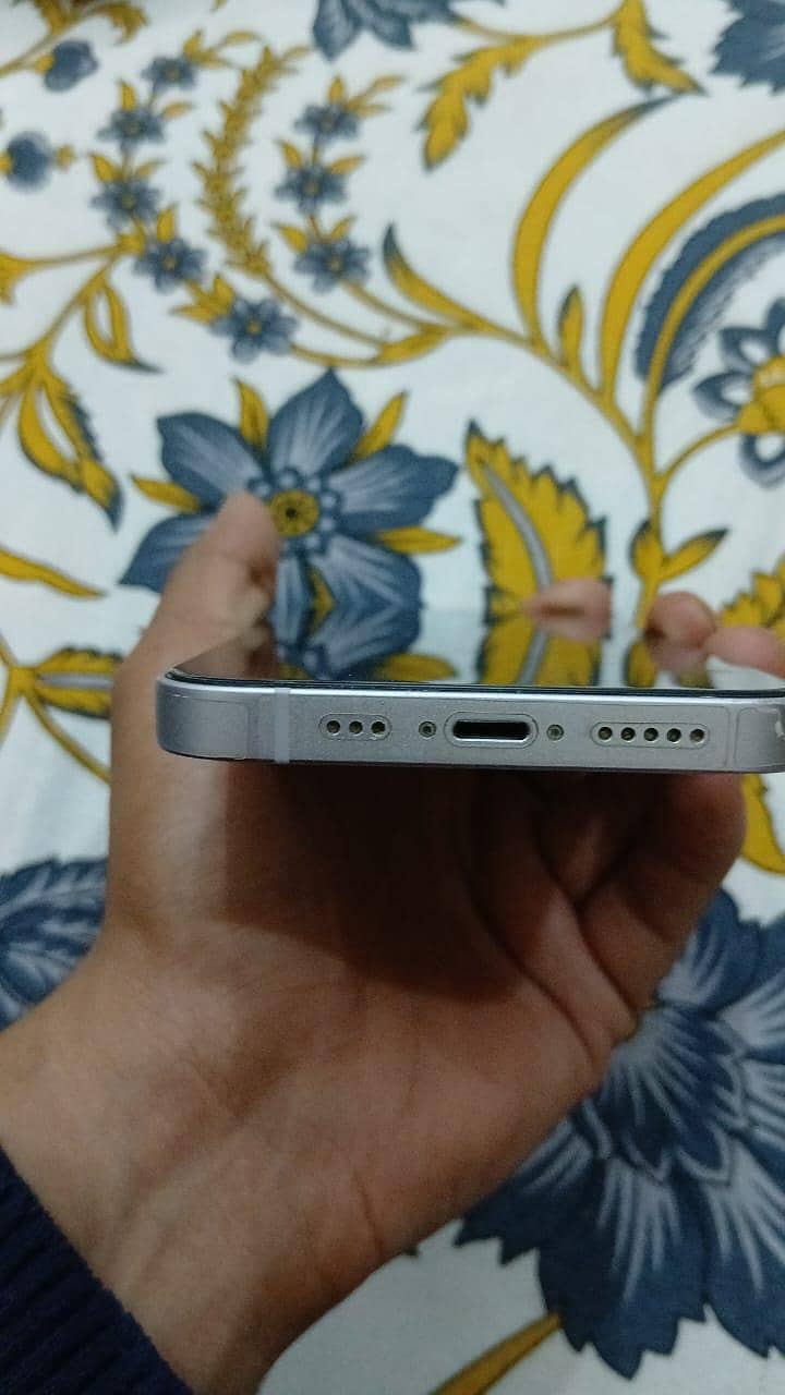 Apple iPhone 14 jv 4