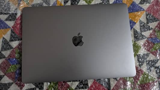 Macbook Air A2179 13” 2020 i5 8-256 Price 75000