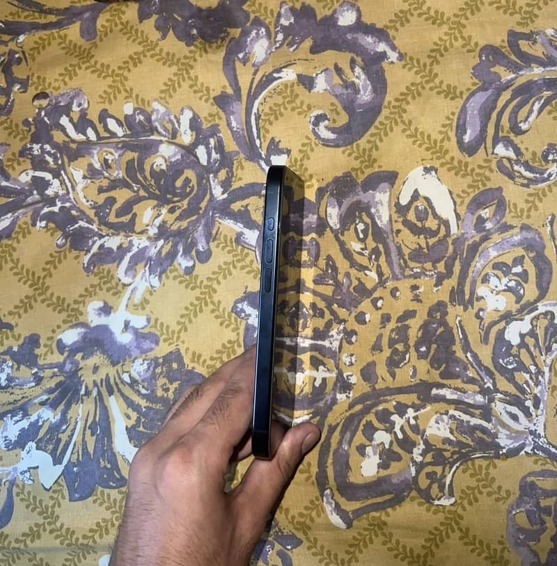 Apple iPhone 15 Pro 1
