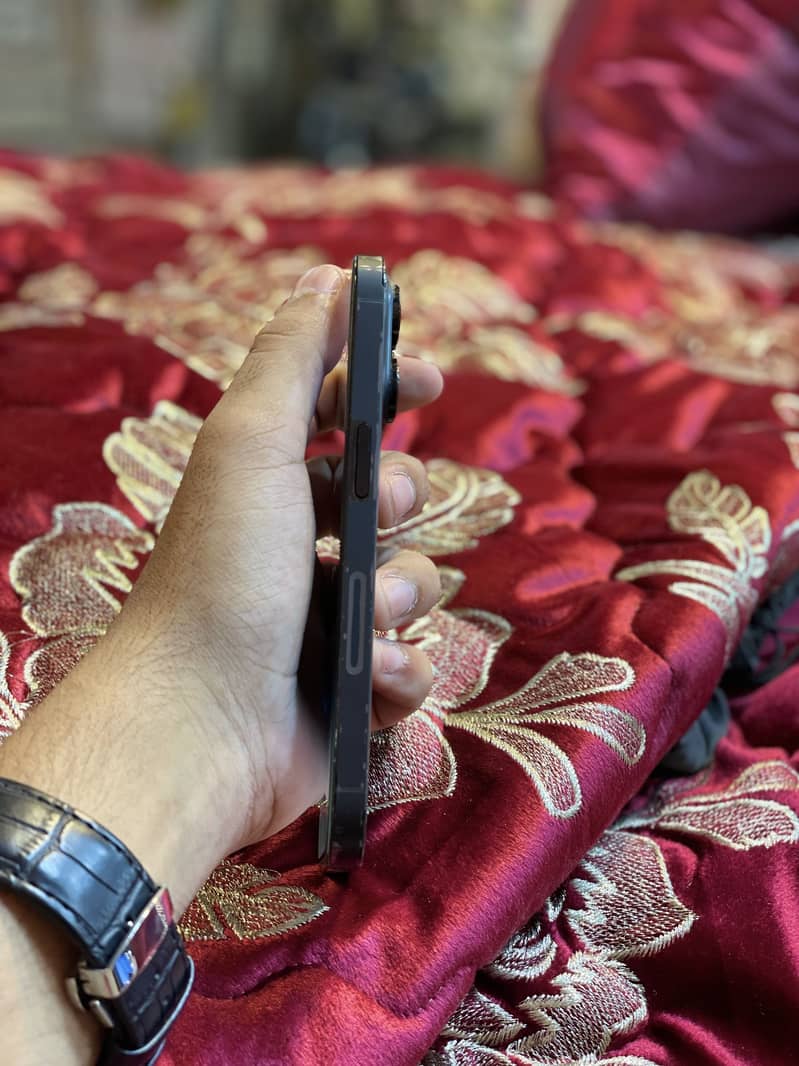 Apple iPhone 14 Pro 0