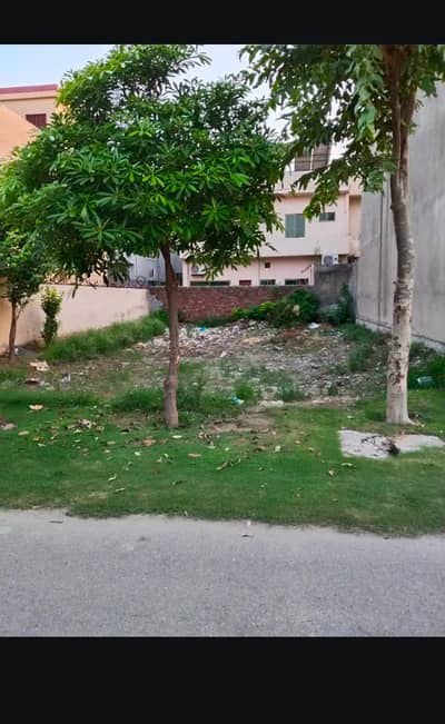 14 Marla corner plot available For Sale Prime Location In Architect Engineers society Near Ucp University or Abdul sattar Eidi Road Motorway M2