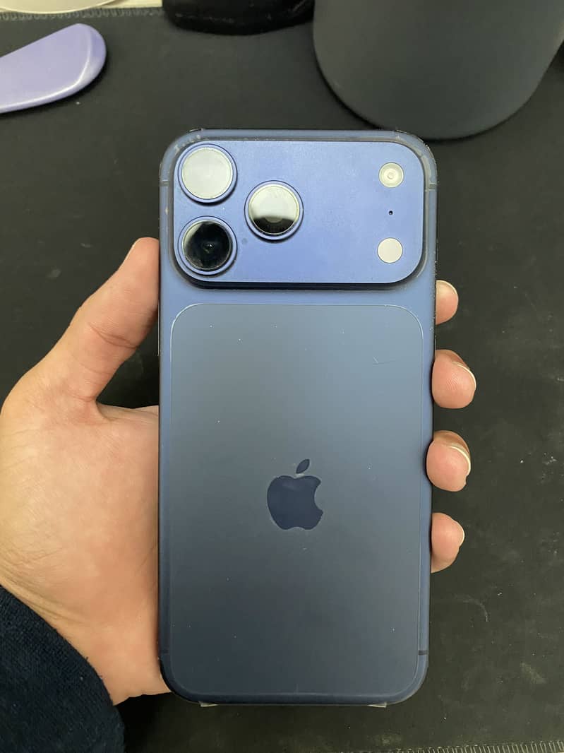Apple iPhone 17 Pro Max 0