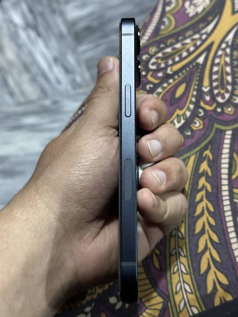 Apple iPhone 13 1