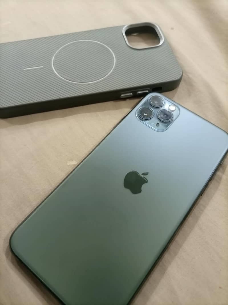 Iphone 11 Pro Max with box 1