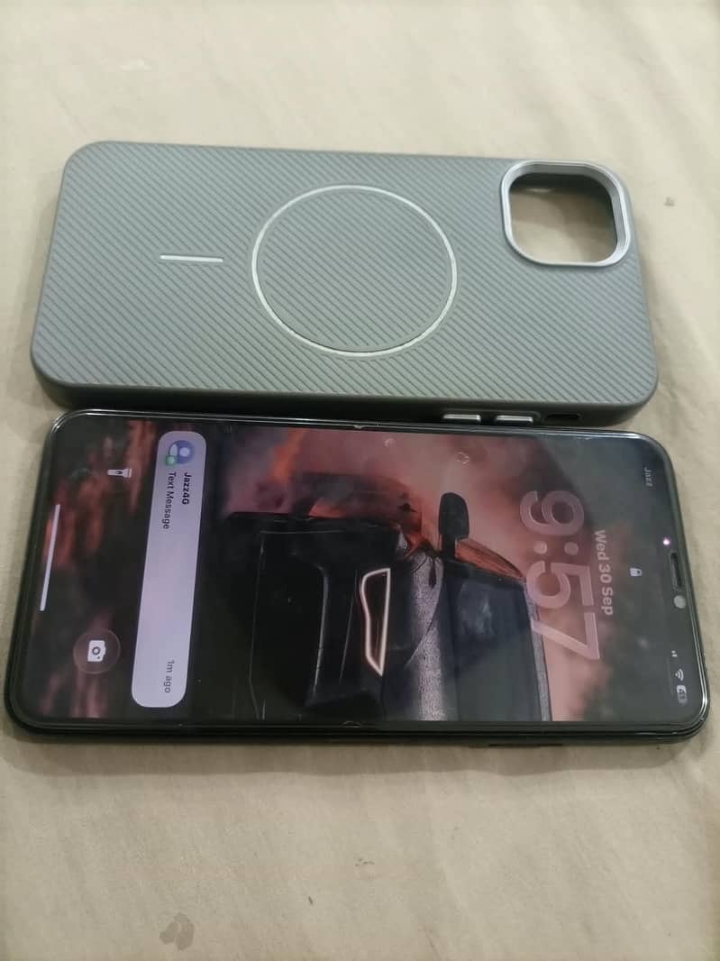 Iphone 11 Pro Max with box 2