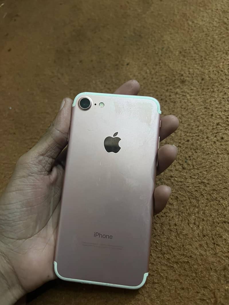 Apple iPhone 7 0