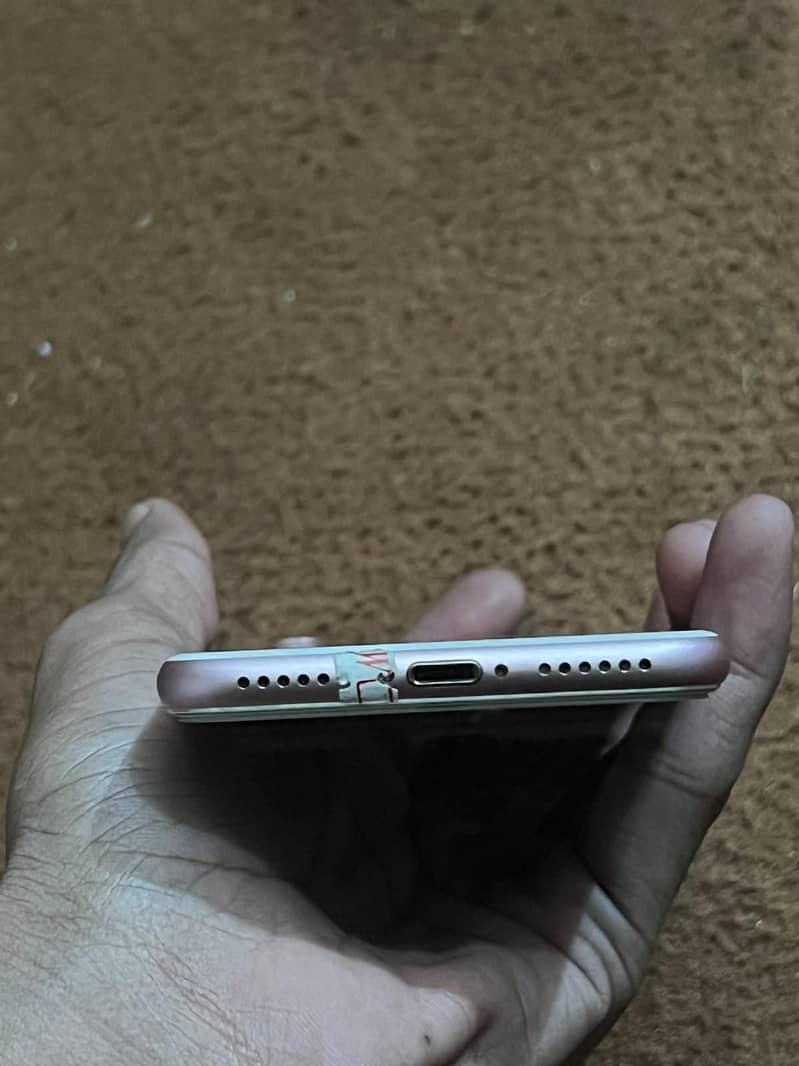 Apple iPhone 7 1