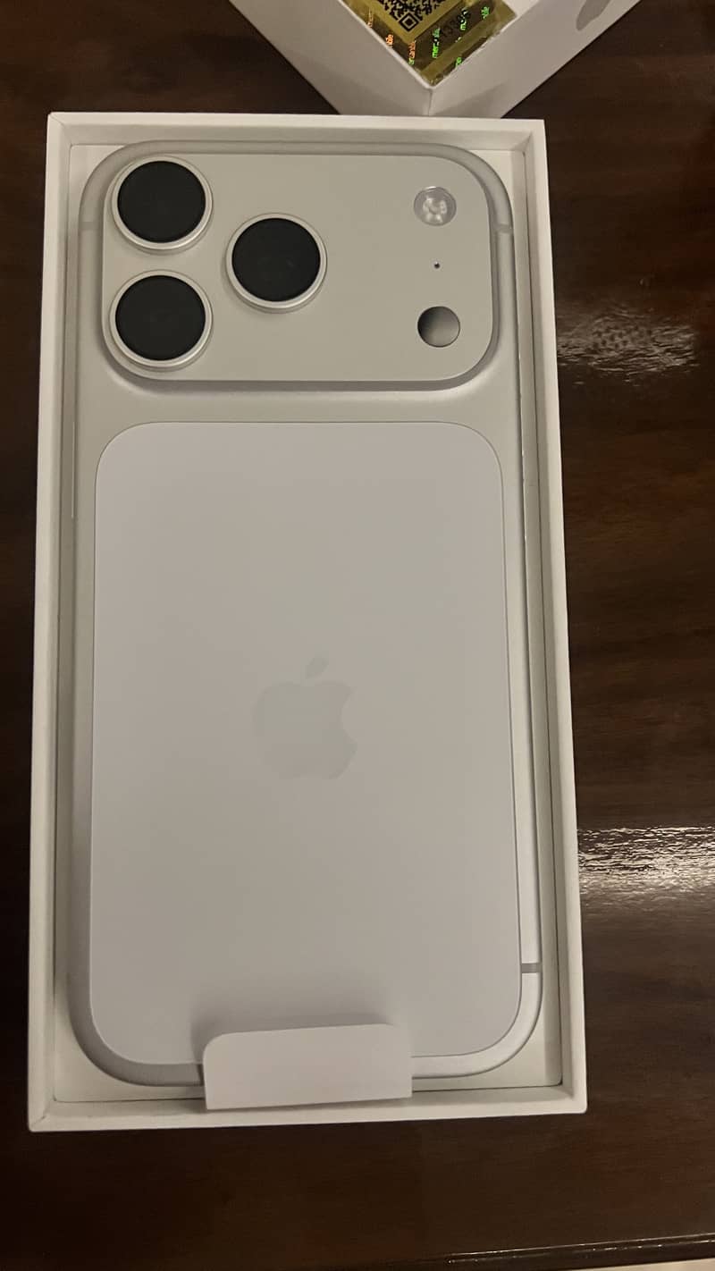 Apple iPhone 17 Pro 0