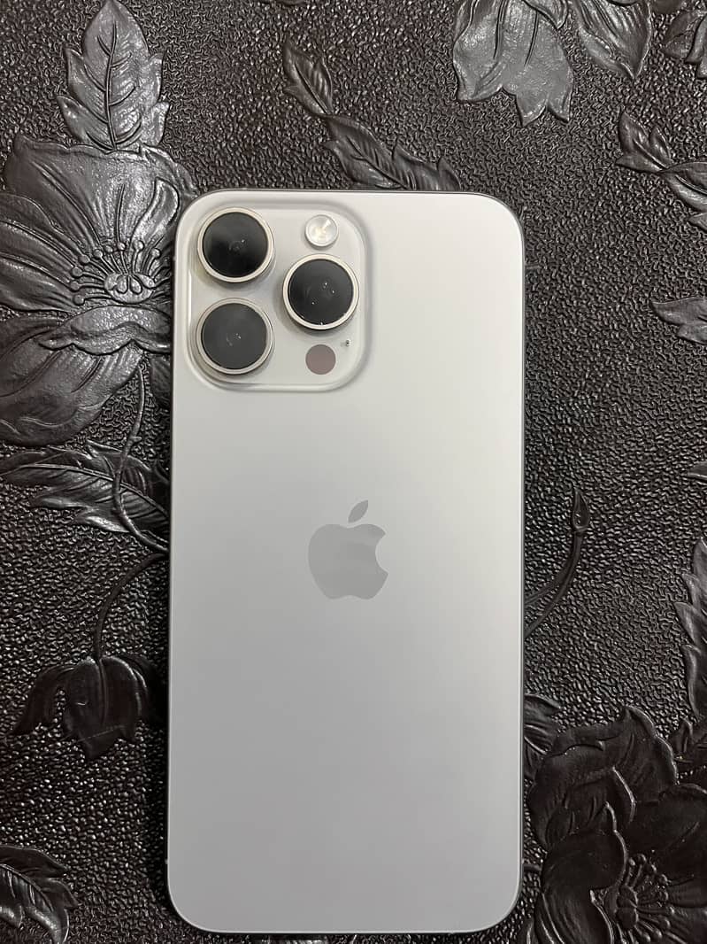 Apple iPhone 15 Pro Max 0