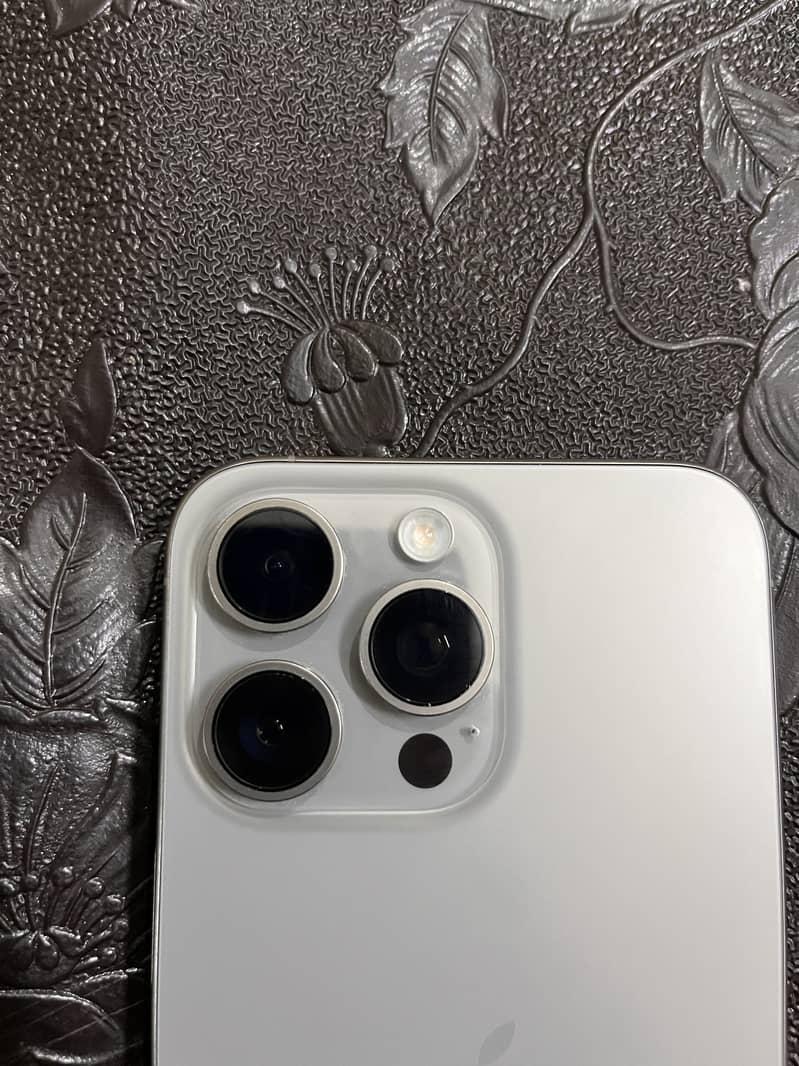 Apple iPhone 15 Pro Max 1