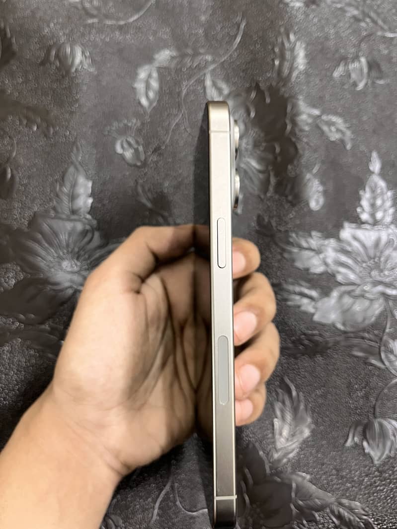 Apple iPhone 15 Pro Max 6