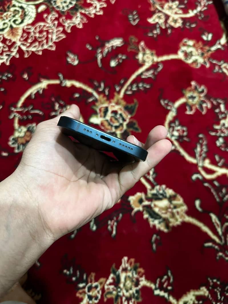 Apple iPhone 13 1