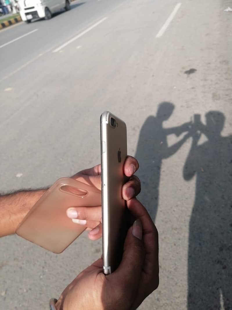 Apple iPhone 7 Plus 6