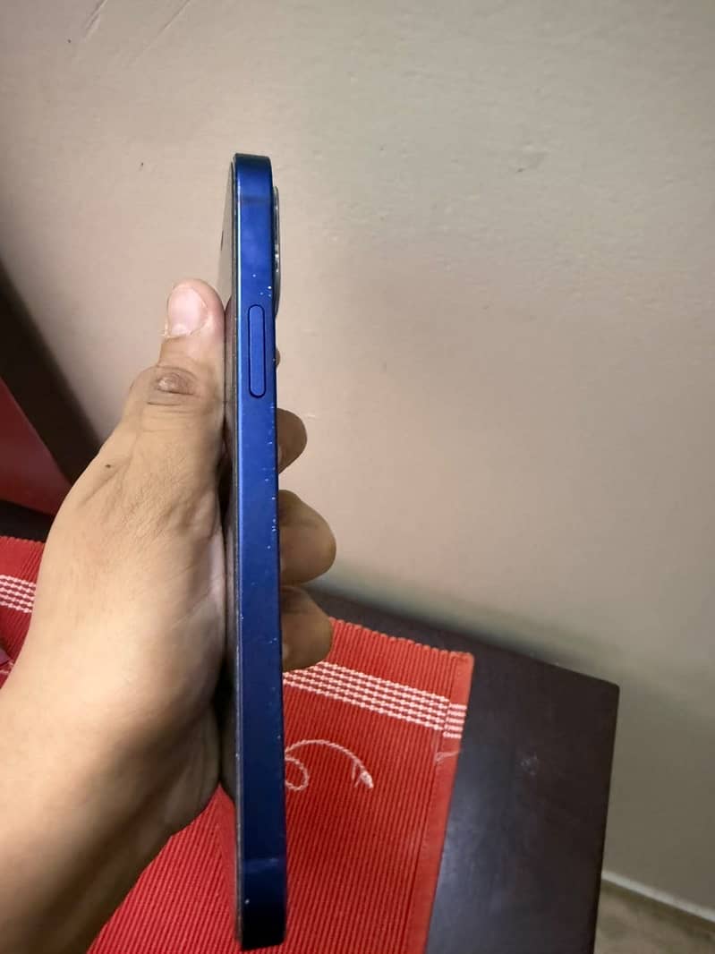 Apple iPhone 12 3