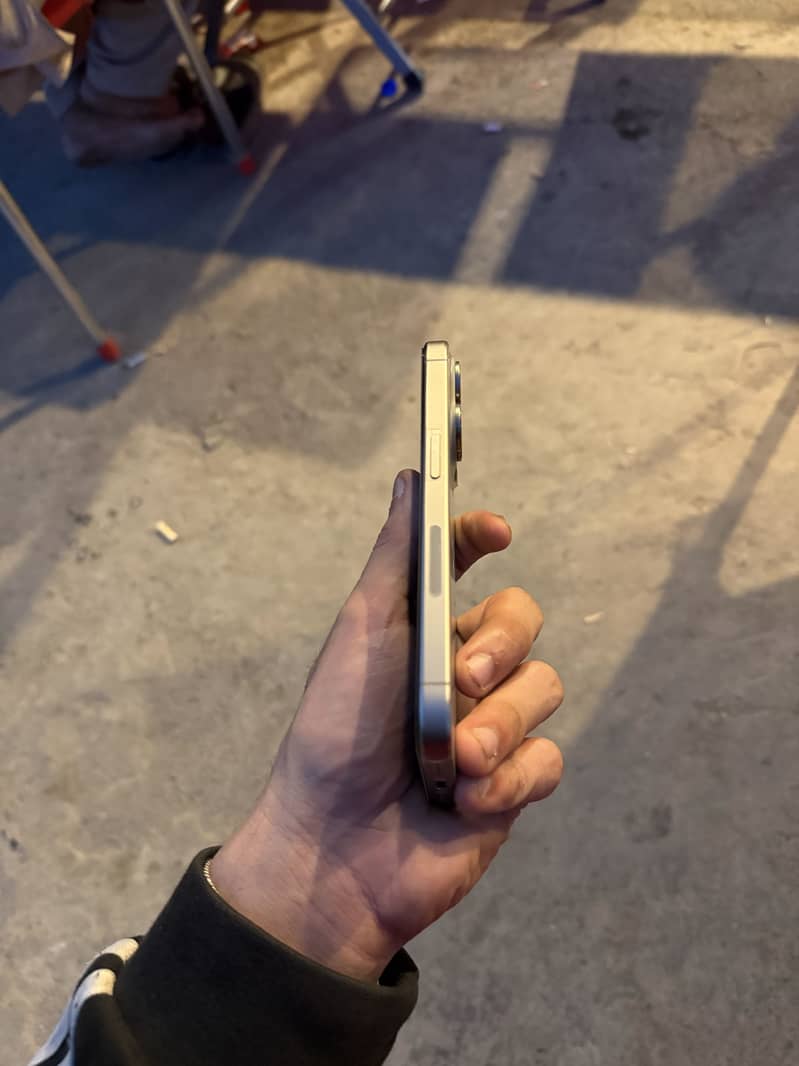 Apple iPhone 15 Pro 1