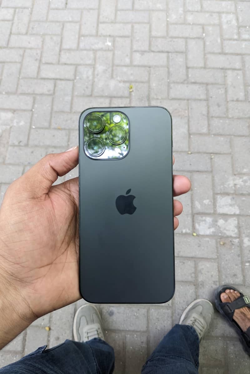 Apple iPhone 14 Pro Max 1