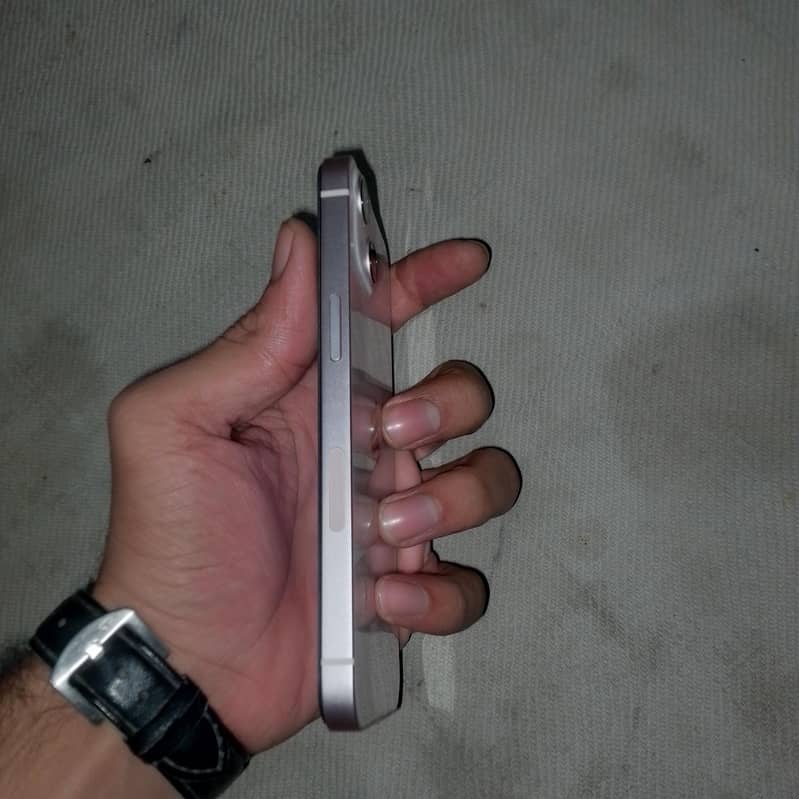 Apple iPhone 13 5