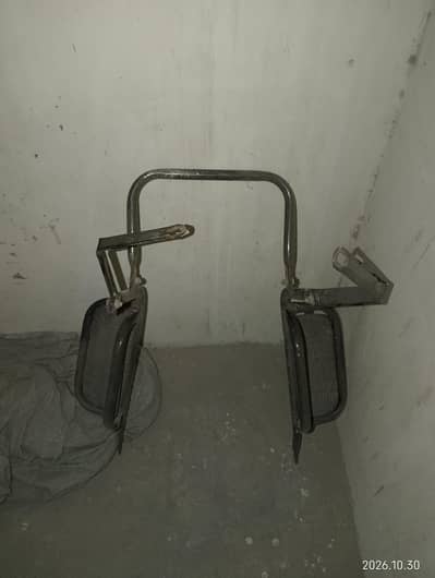 Suzuki 110, motor cycle stand with footrests