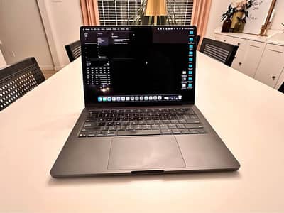 2025 MacBookPro 14” (512GB SSD — 16GB RAM — M5 Chip)