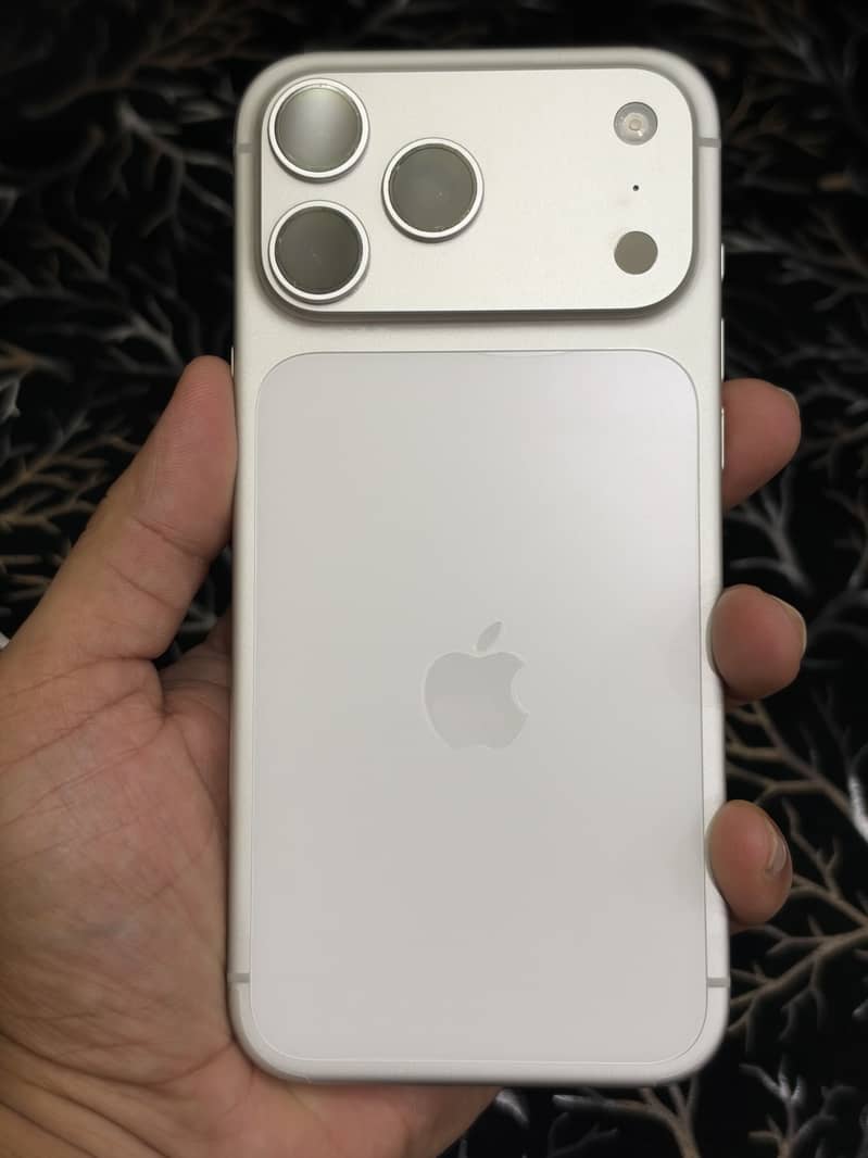 Apple iPhone 17 Pro Max 0