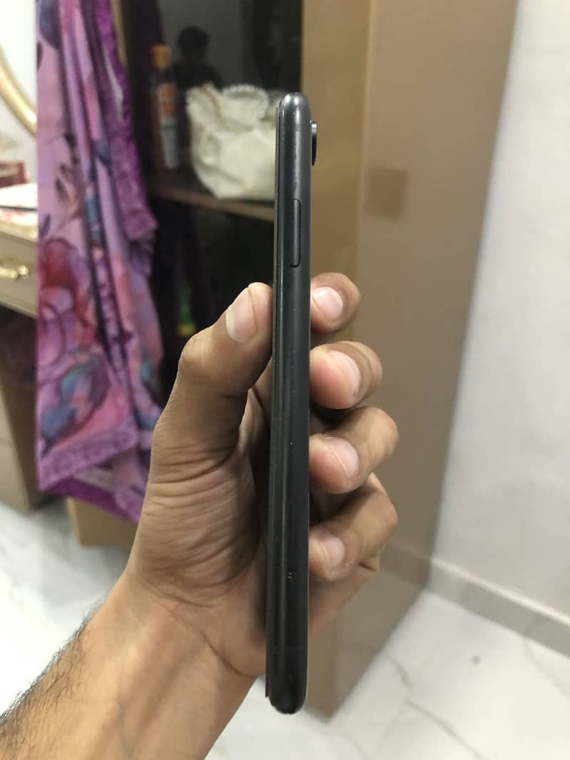 Apple iPhone XR 4