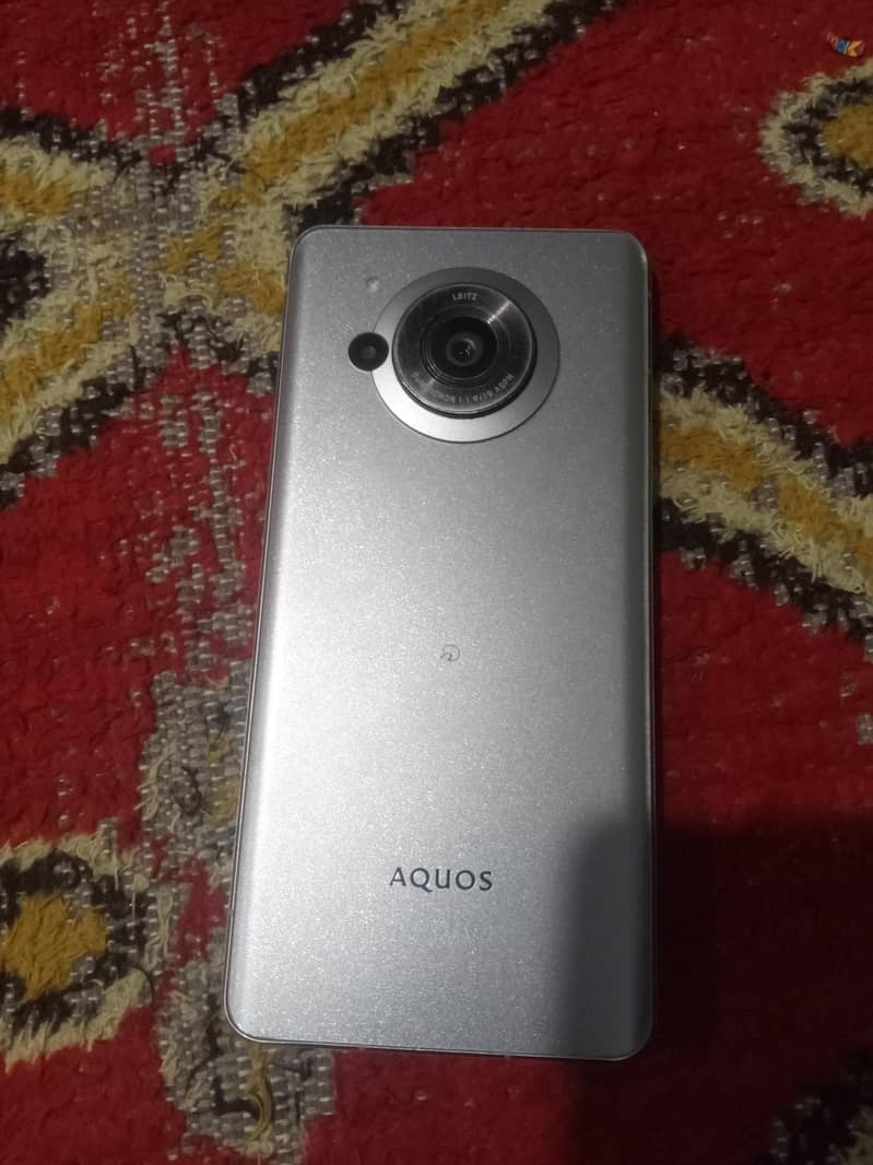 Sharp Aquos R7 0
