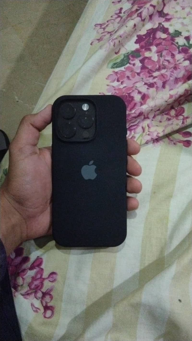 Apple iPhone 16 Pro 0
