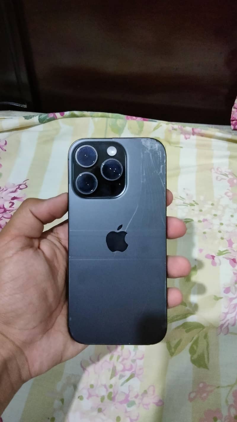 Apple iPhone 16 Pro 1