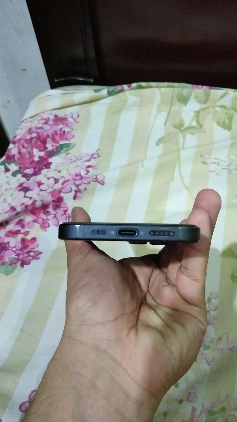 Apple iPhone 16 Pro 6