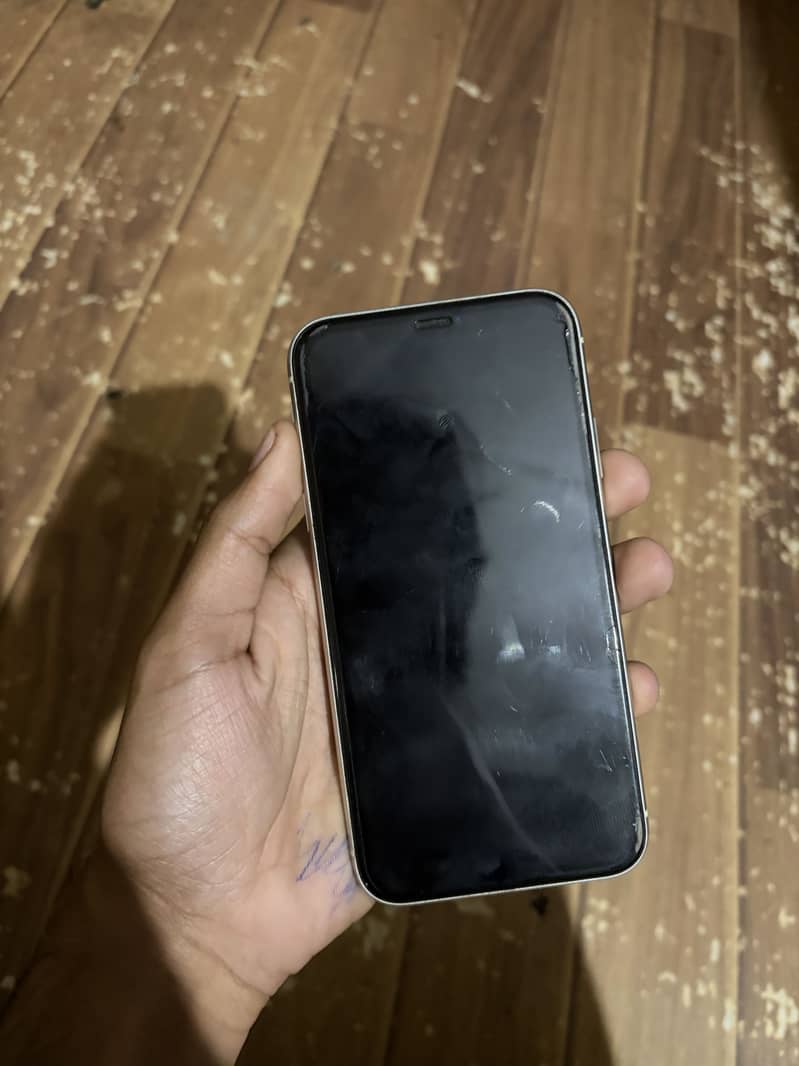 Apple iPhone 11 4