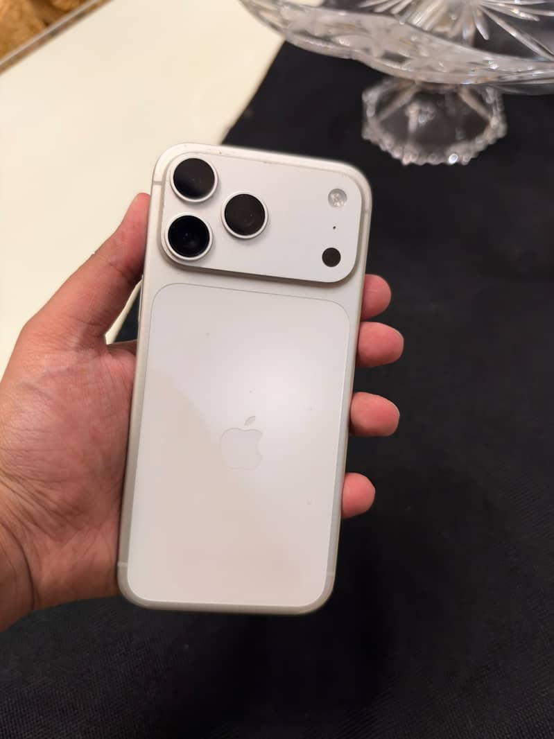Apple iPhone 17 Pro Max 1