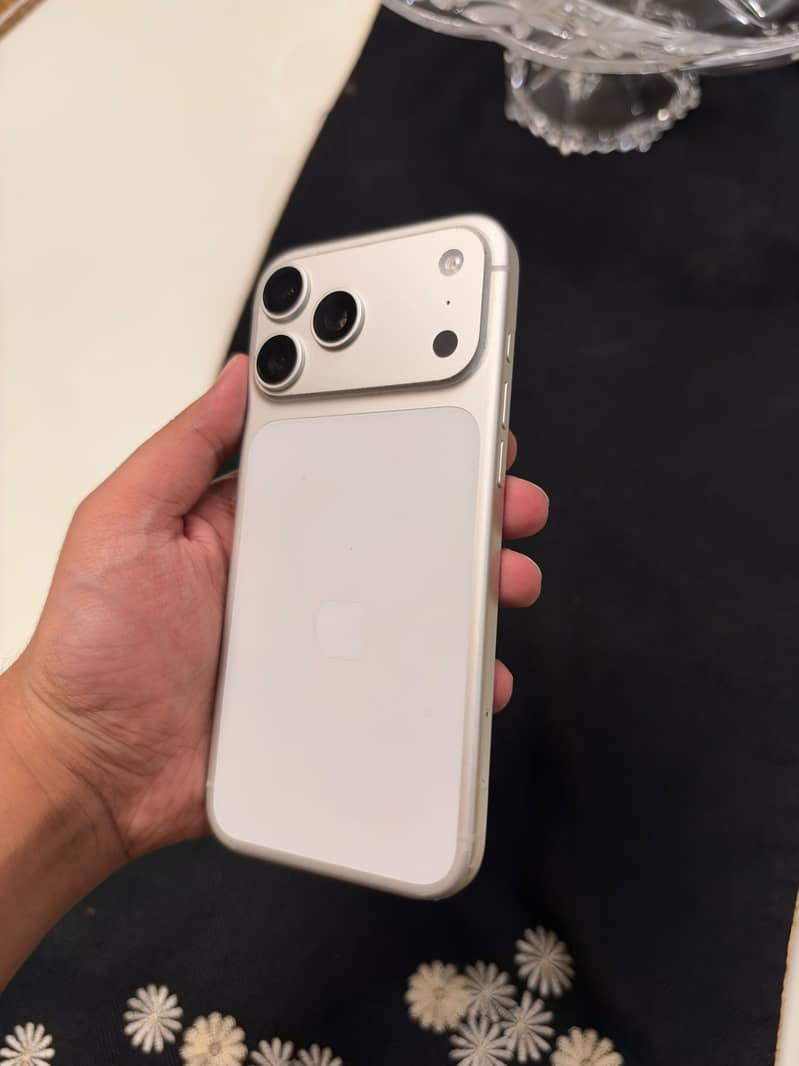 Apple iPhone 17 Pro Max 3
