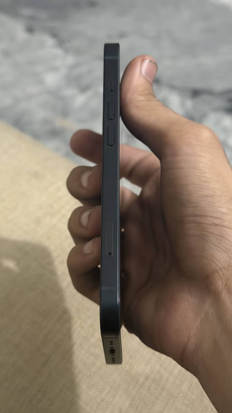 Apple iPhone 13 4