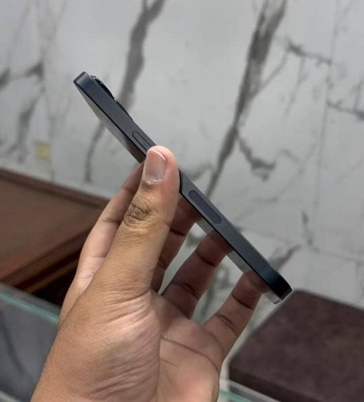 Apple iPhone 13 1