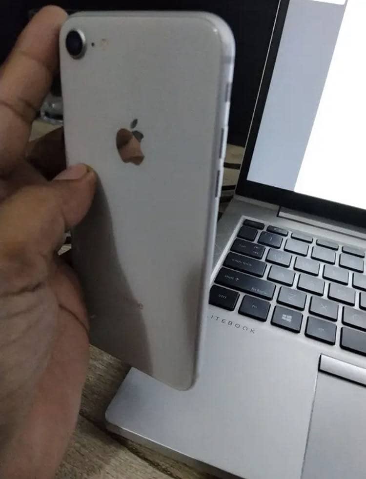 Apple iPhone 8 4